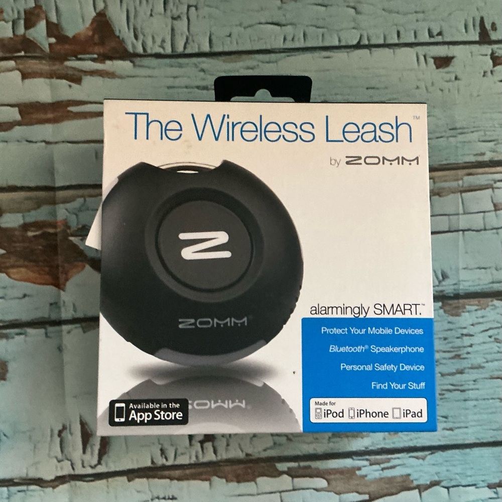 ZOMM Wireless Leash is a smart Bluetooth personal safety device